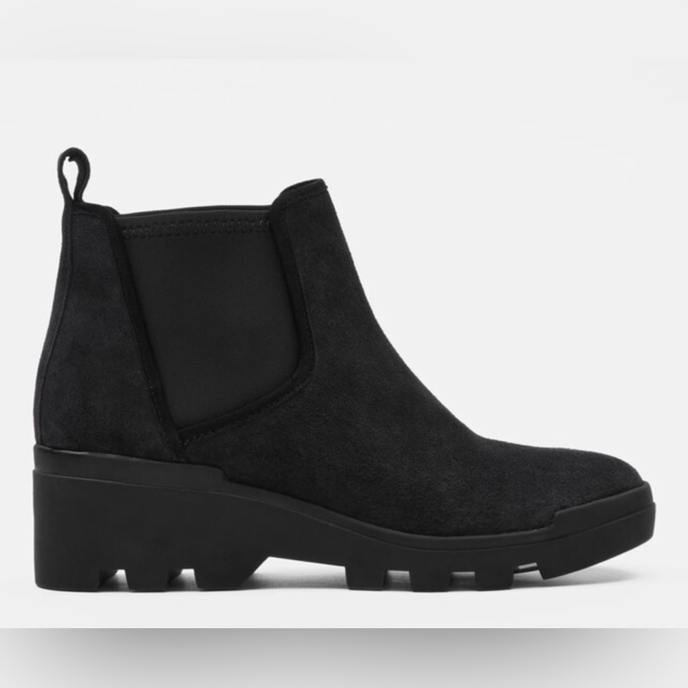 EILEEN FISHER Splash Suede Chelsea Booties in Black. Size 8.5